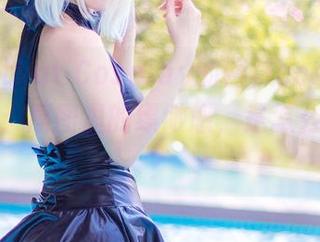 要说Kitkat Cosplay的网袜cos，我只想问你：原图里的缥缈感，是怎么做到的？